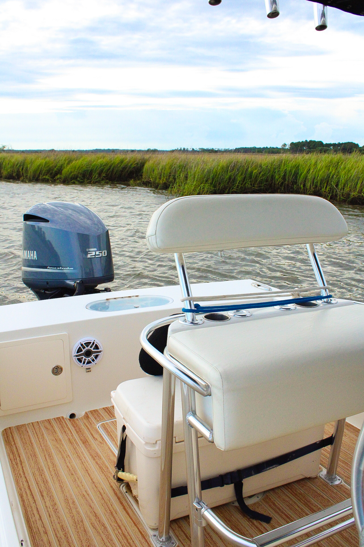 Yamaha 250 four stroke and leaning post seating at the stern